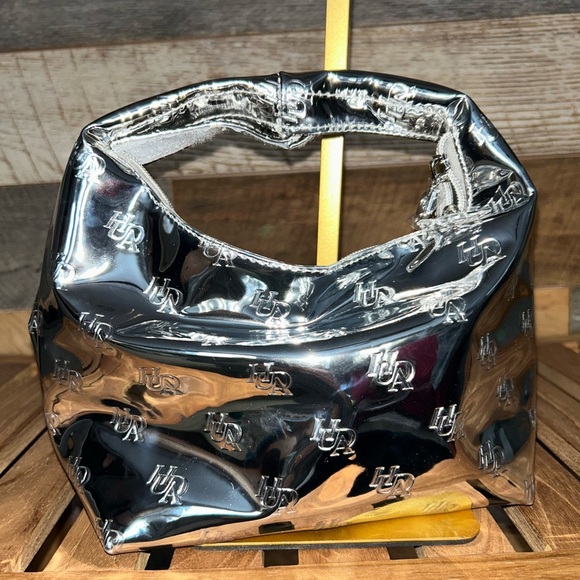 NWOT-Huda Beauty Silver Metallic Cosmetics Bag Logo - Picture 5 of 7